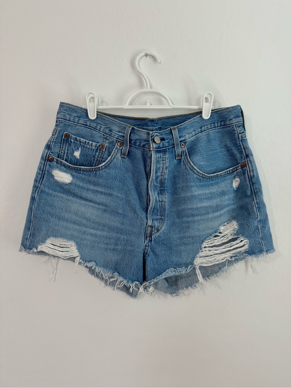 Pre-Loved! Levi’s High-Rise Distressed Denim Shorts Size 31W - Blue